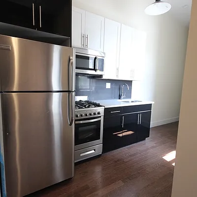 Rented by P Management | media 32