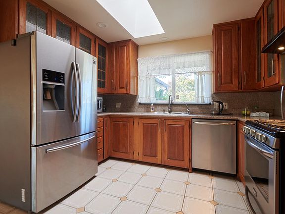 4th image of 2151 Briarwood Dr