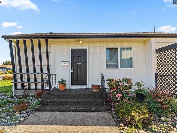 3rd image of 1649 G St