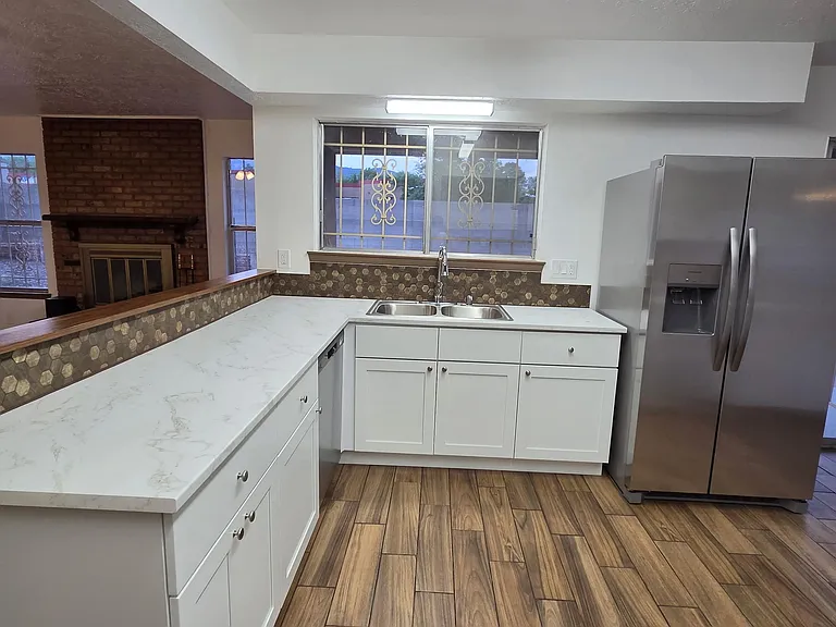 9812 Lona Ln NE — Photo 3