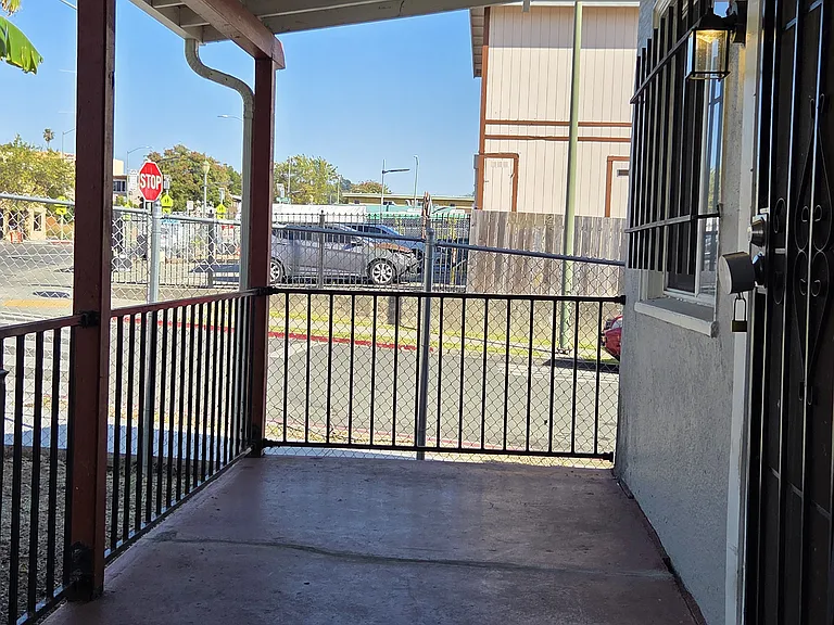 Macarthur Blvd — Photo 3