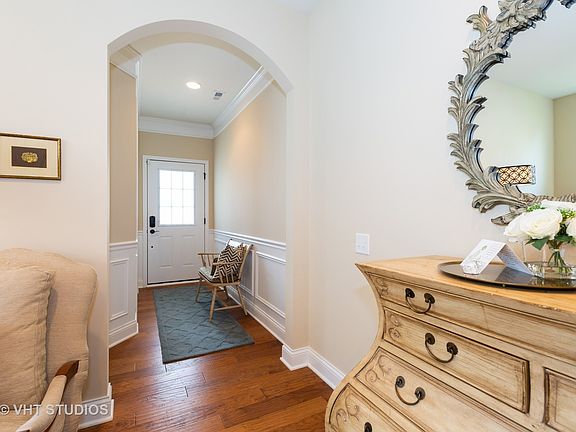 2nd image of 3182 Eastbank Cir