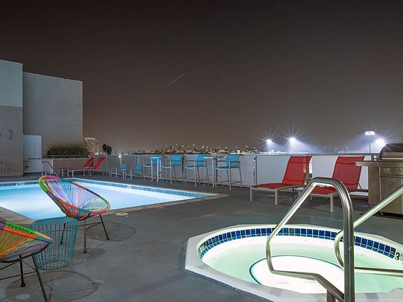 3rd image of 5251 Vineland Ave APT 224