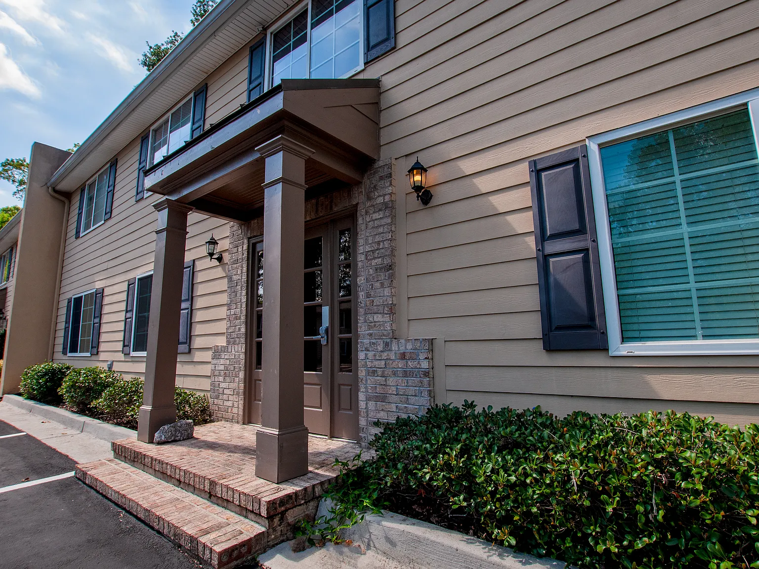 2145 Bolton RD NW — Photo 3