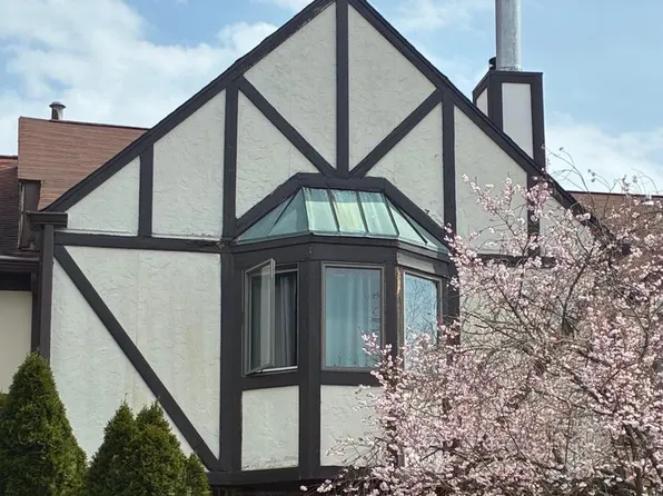 5 Tudor Ct, Ewing, NJ 08628