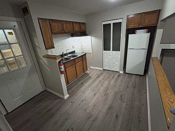 2nd image of 2200 Central Ave
