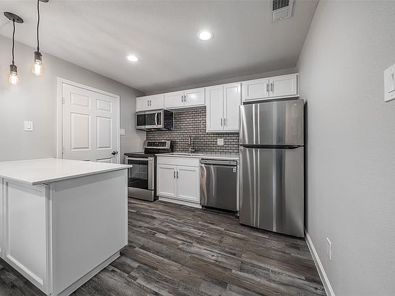 3rd image of 4708 San Jacinto St #103