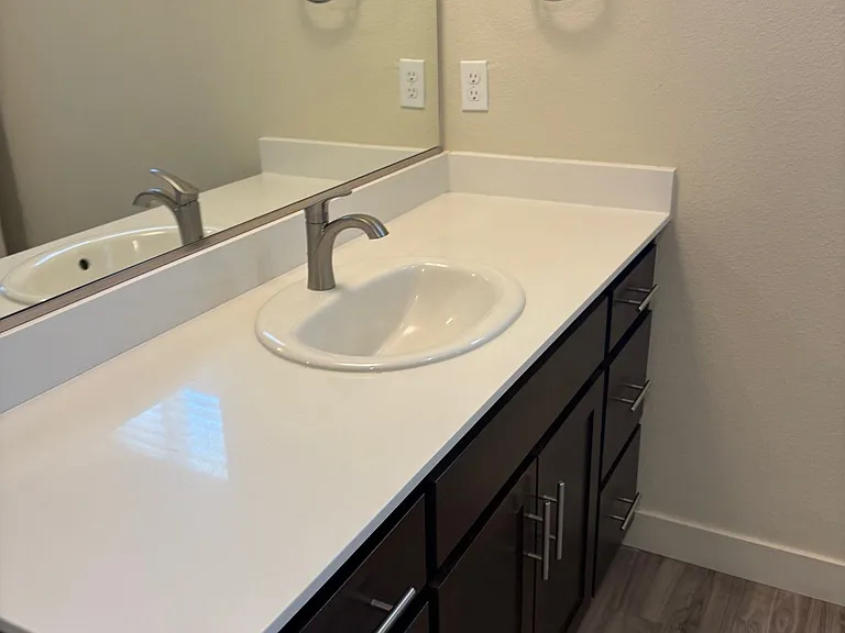 Luxe Ripon Apartments — Photo 43