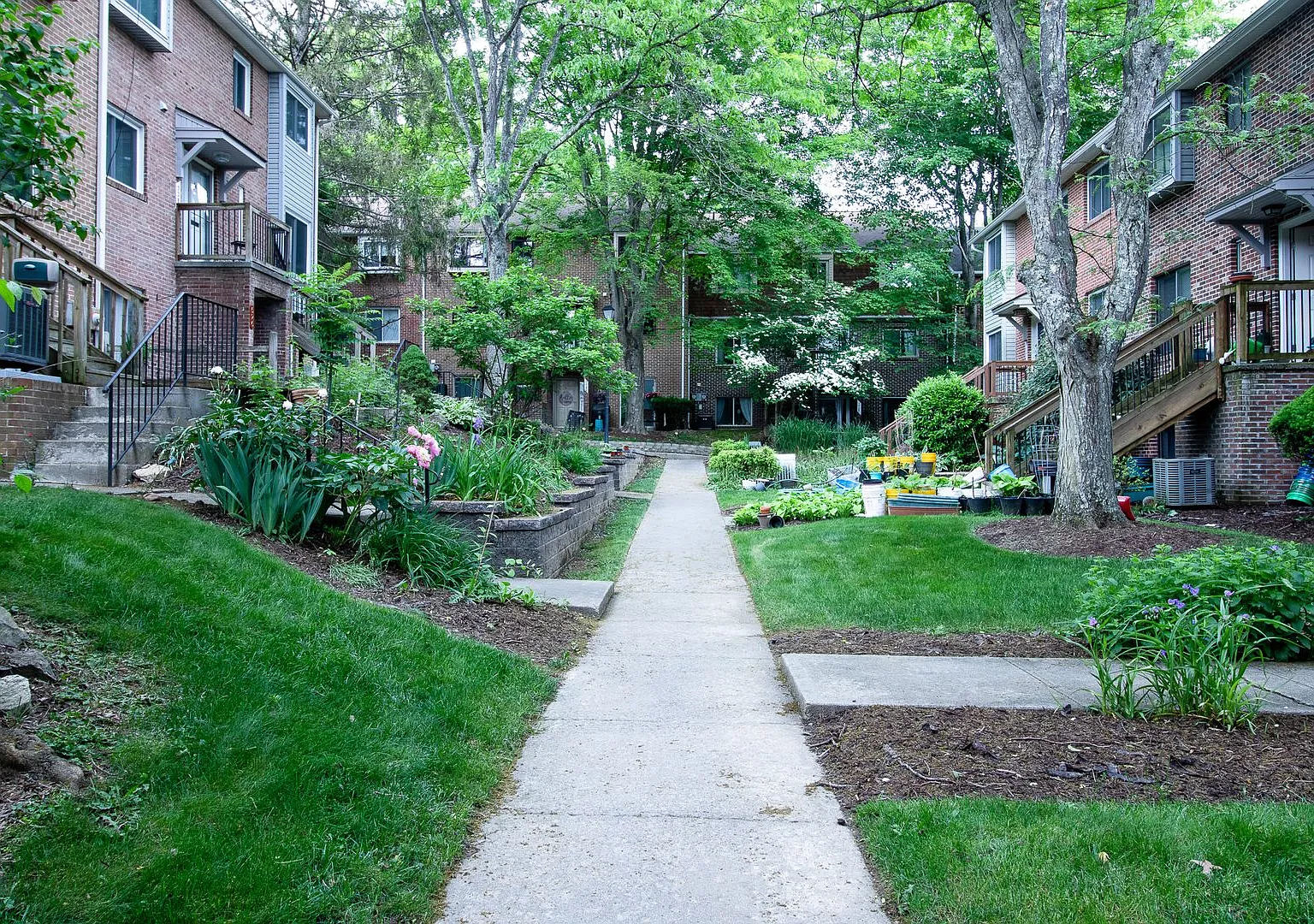 Available for the 2026-2027 leasing term — Photo 2