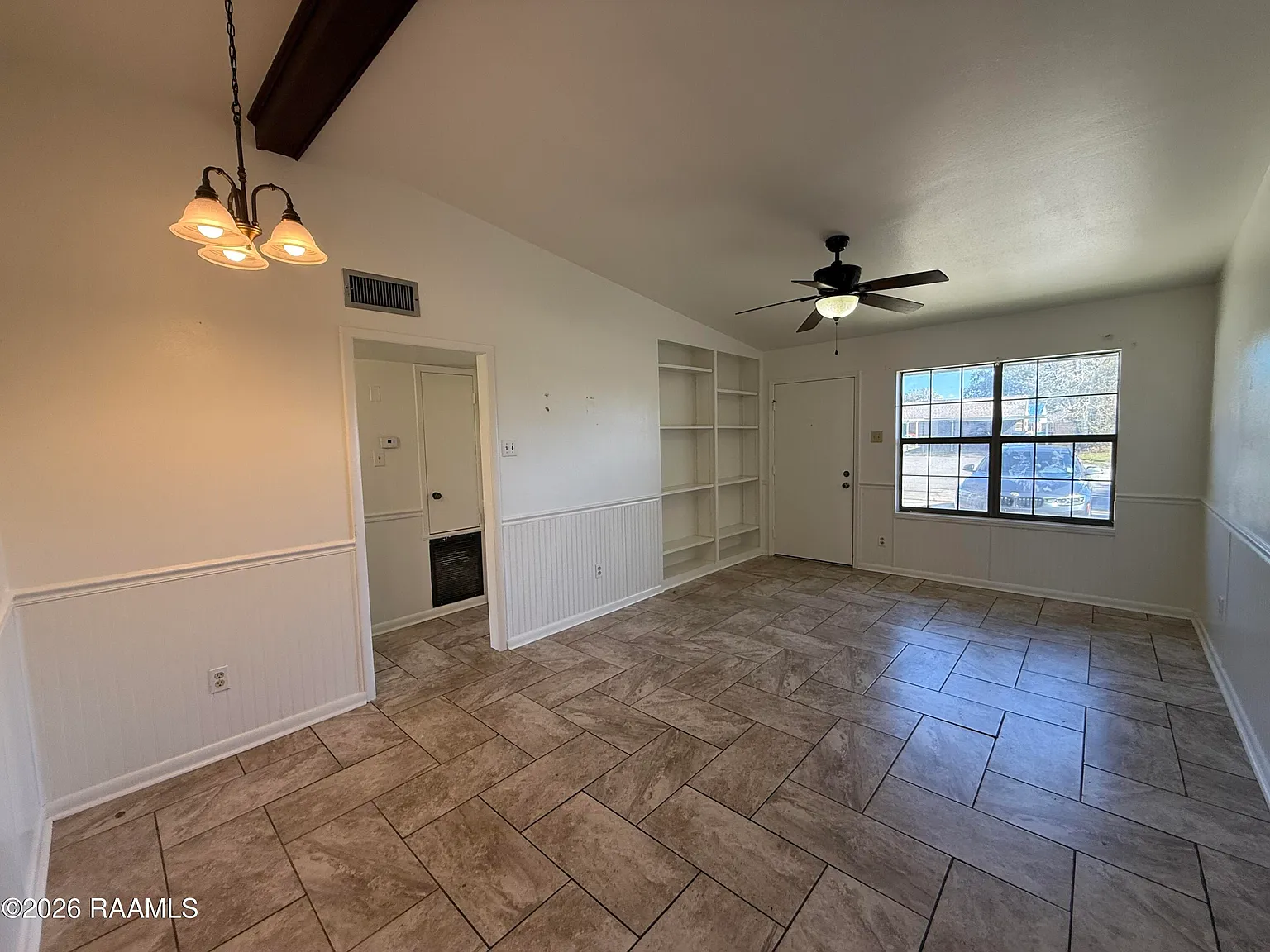 2 bed, 1.0 bath, 800 sqft, $1,030 — Photo 2