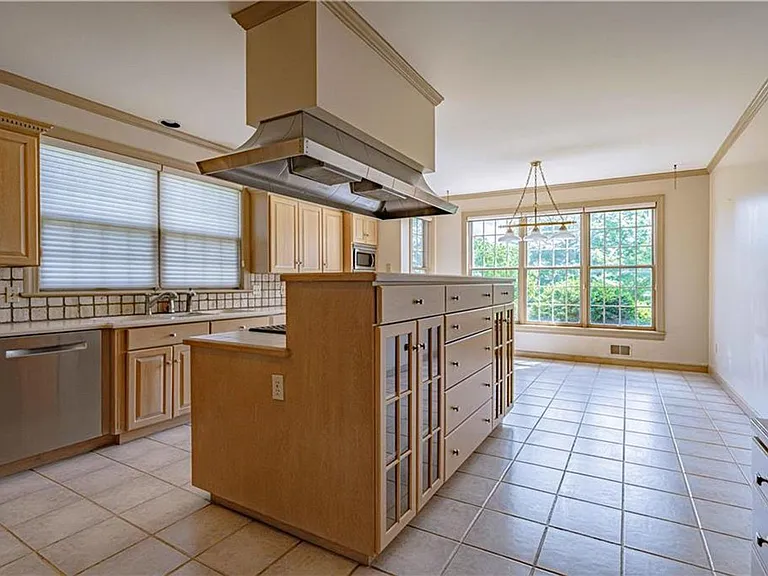 3475 Manor Rd — Photo 7