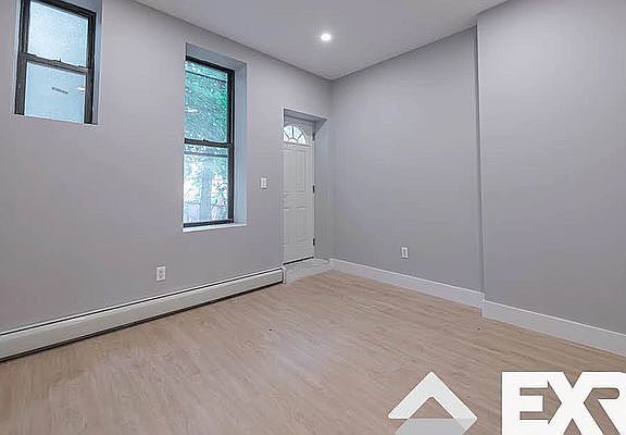 3rd image of 820 Macon St #2A