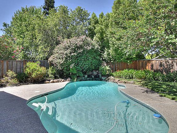 Gorgeous Pool w/Waterfall and Solar Heat
