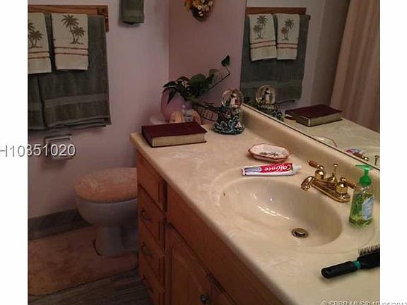 5th image of 407 Gardens Dr APT 204