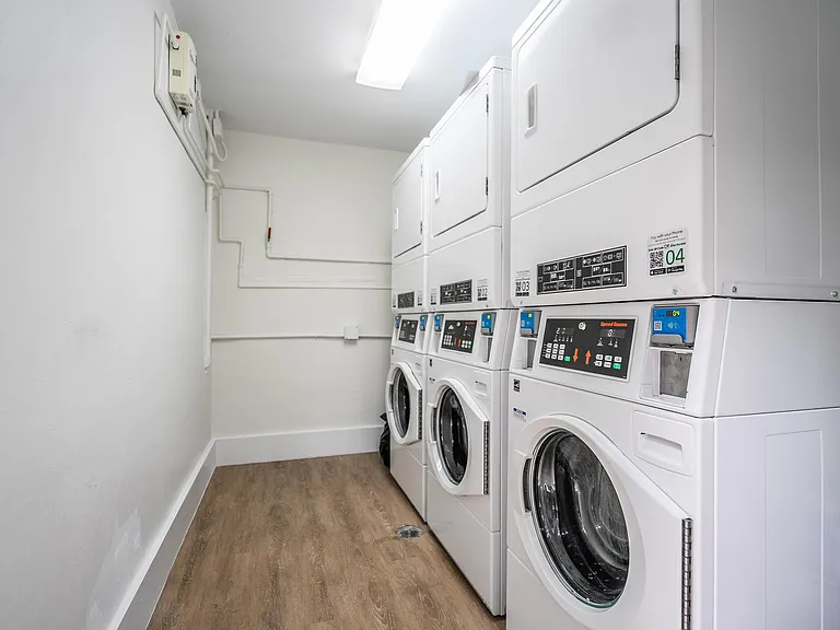 6960 Rue Vendome #402 — Photo 8