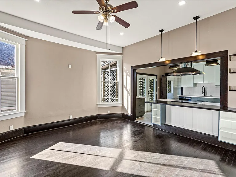 3902 Bernardo De Galvez #B — Photo 9