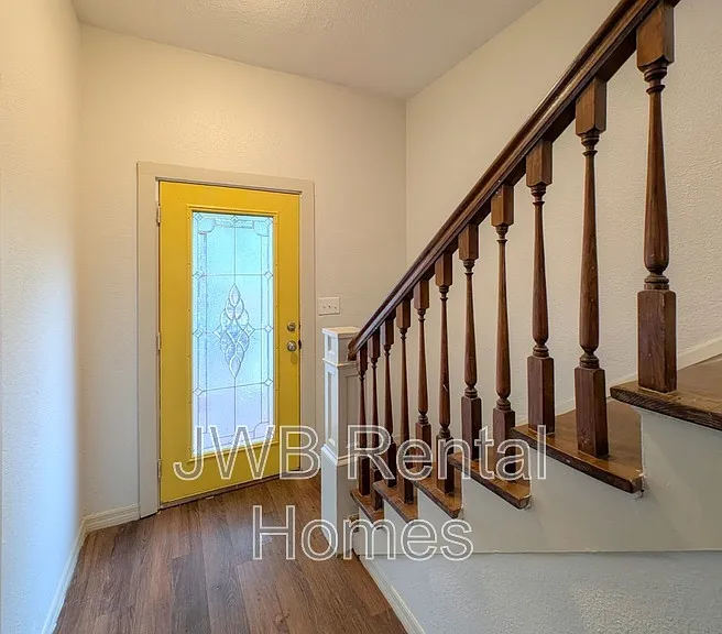 1445 Ionia St — Photo 5