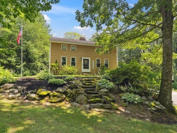 57 Sassawanna Rd, Rutland, MA 01543