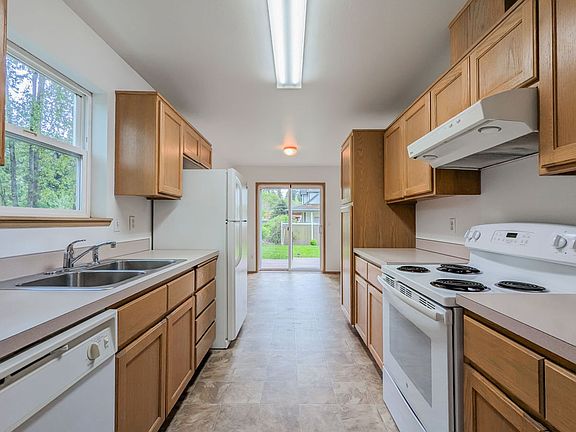 2nd image of 106 E Grand St #1