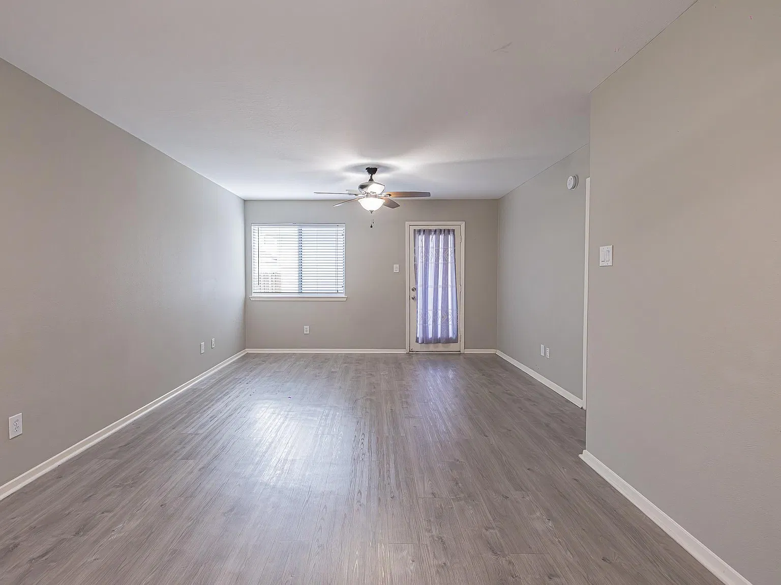 3 bed, 2.0 bath, 1008 sqft, $1,775 — Photo 3