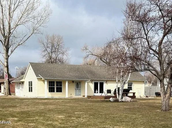 905 N Minnesota St, Warren, MN 56762