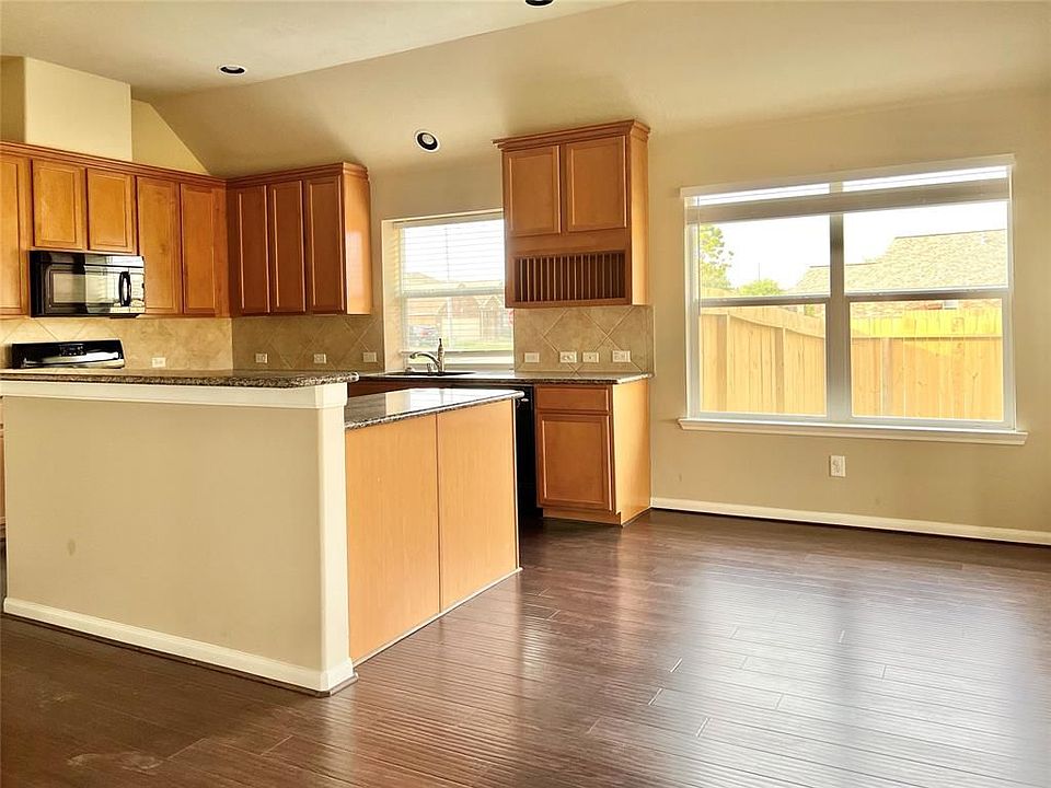 1st image of 527 Heatherton Hill Dr