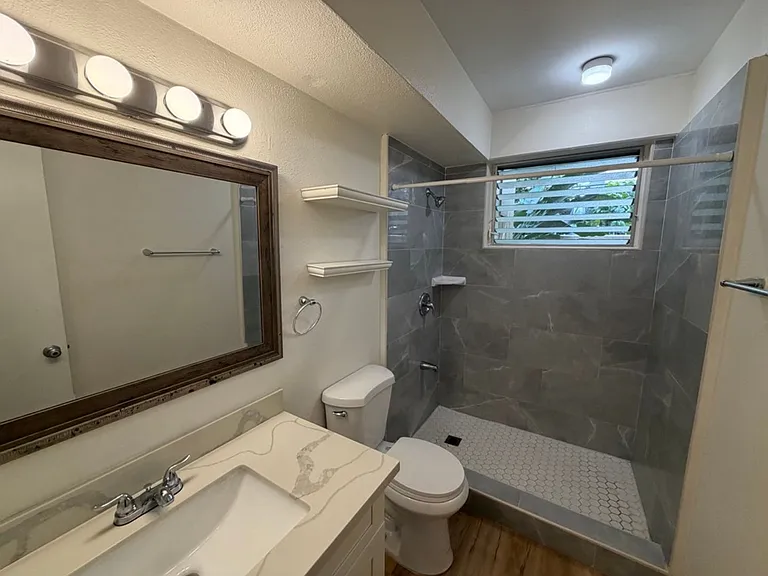 369 Hobron Ln — Photo 4
