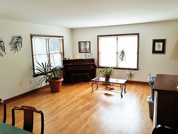 4th image of 10619 Belmont Blvd