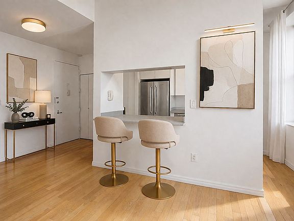 3rd image of 99 John St APT 1809