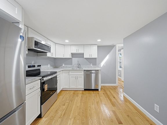 4th image of 8 Hawkins St