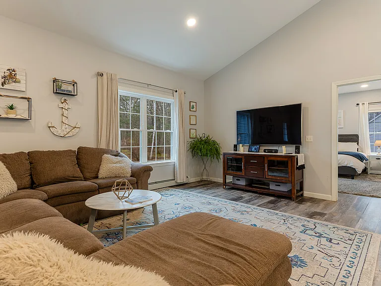 207 Riverbend Rd — Photo 6
