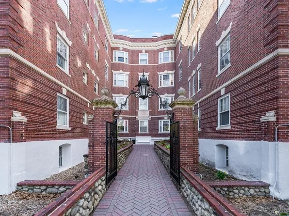 35 Lee St APT 16, Cambridge, MA 02139