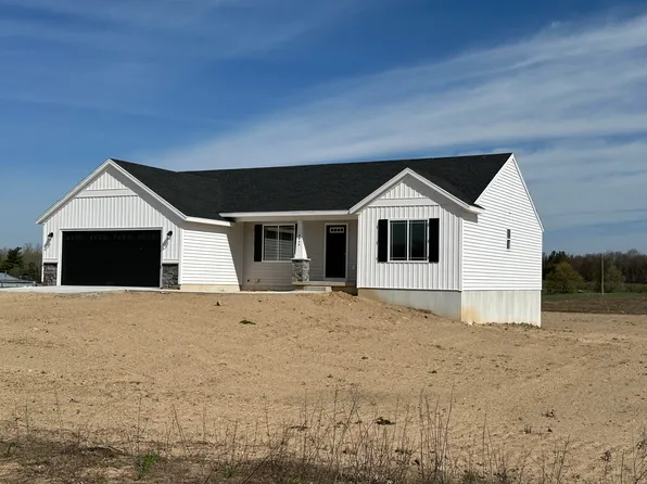 3049 E Peach Ct, Kent City, MI 49330