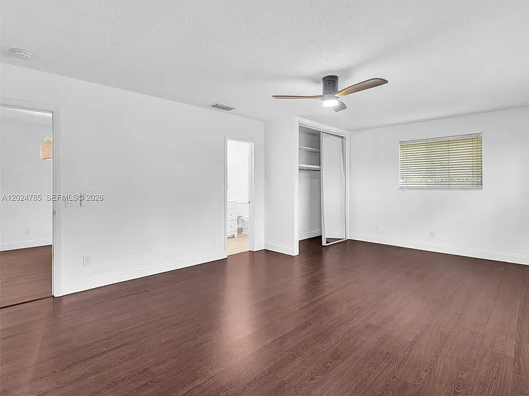 4500 SW 42nd Ter — Photo 35