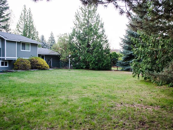 5th image of 3005 E 62nd Ave