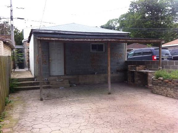 2nd image of 2808 S Sawyer Ave #House