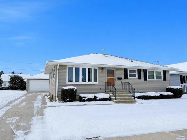 1706 George STREET, Manitowoc, WI 54220