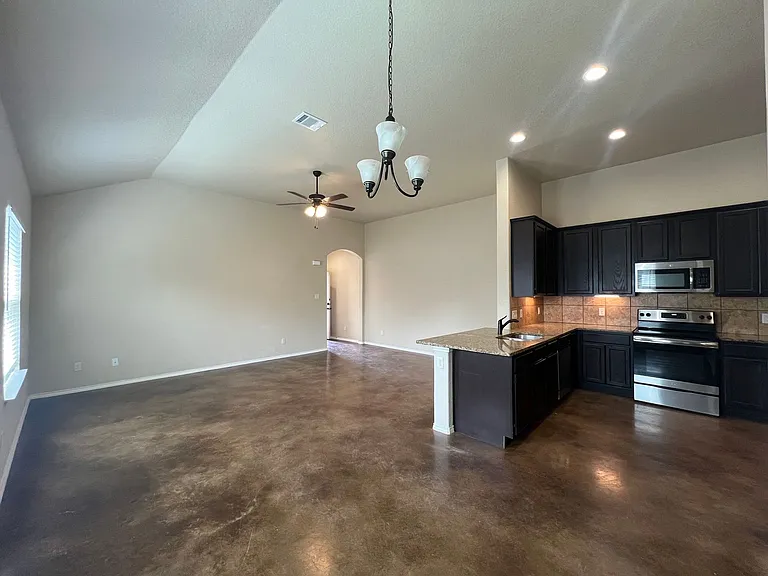 115 Stacy Ln — Photo 5