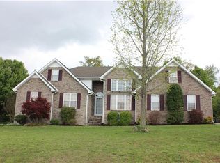 81 Meadowland Dr, Manchester, TN 37355