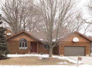 2726 Hickory Trl, Iowa City, IA 52245
