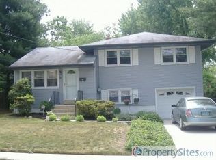28 Trinity Pl, Barrington, NJ 08007