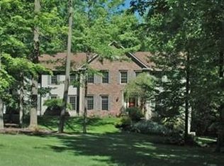 9710 Weathertop Ln, Chagrin Falls, OH 44023