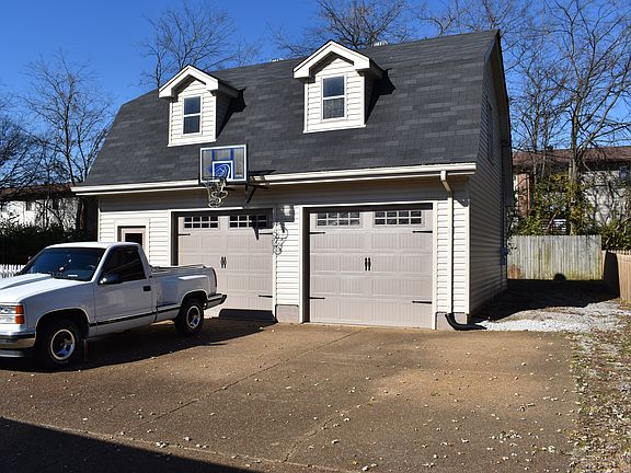 parking for 4 in driveway
