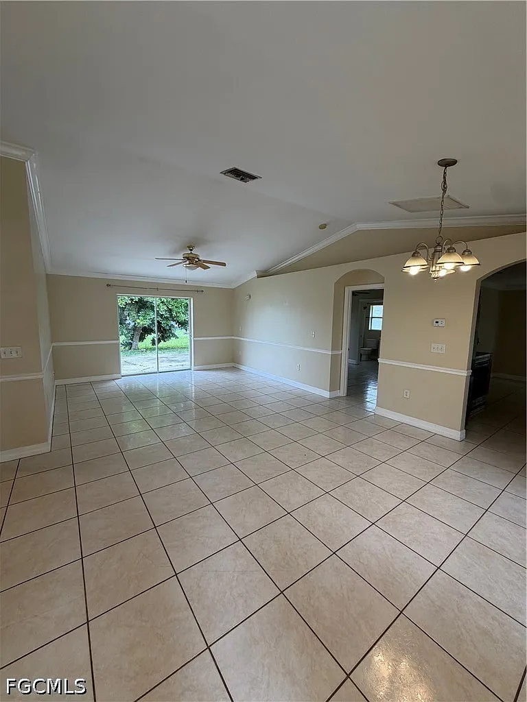 3 bed, 2.0 bath, 1330 sqft, $1,700 — Photo 2