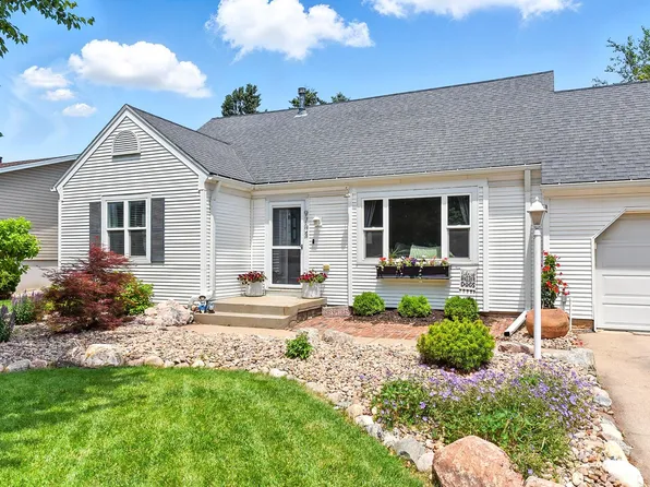 9704 Erskine St, Omaha, NE 68134