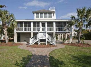 861 Parker Dr, Pawleys Island, SC 29585