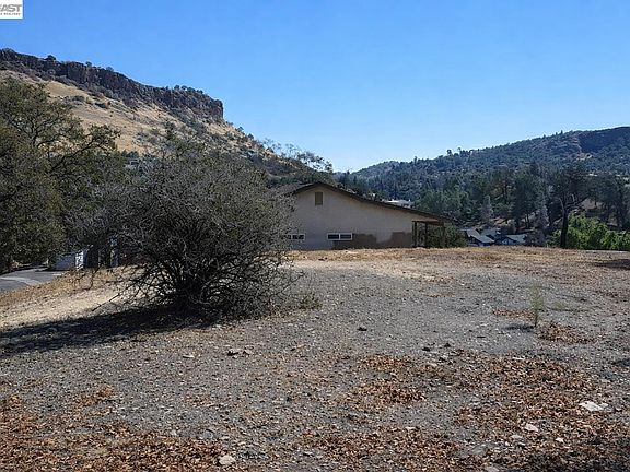 2nd image of 512 Winchester Way