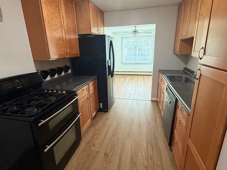 102 Gale Ave — Photo 11