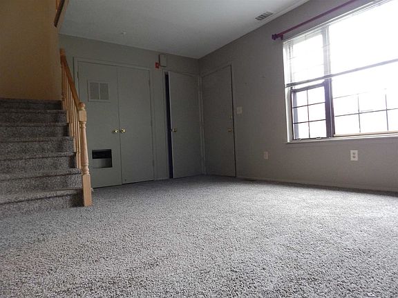 4th image of 90 Sunny Brook Cir #90