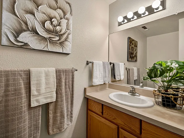 Mission Ranch Apartments — Photo 12